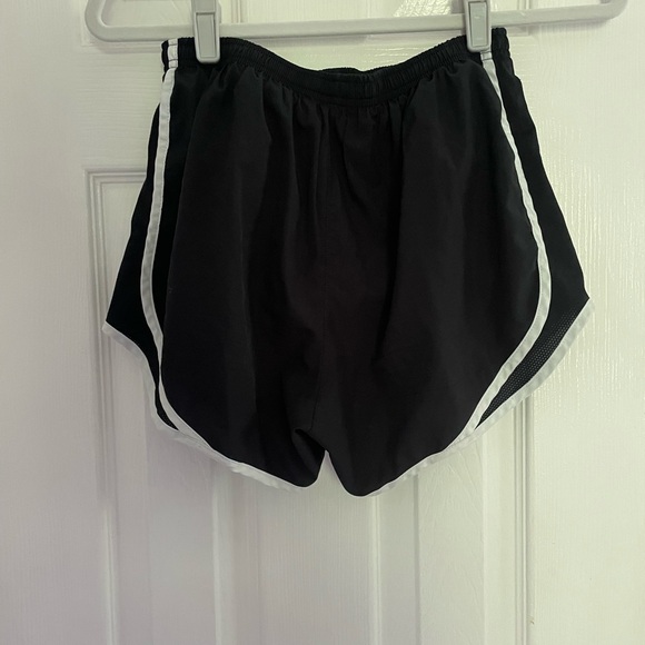 Nike women’s running shorts - Picture 4 of 4